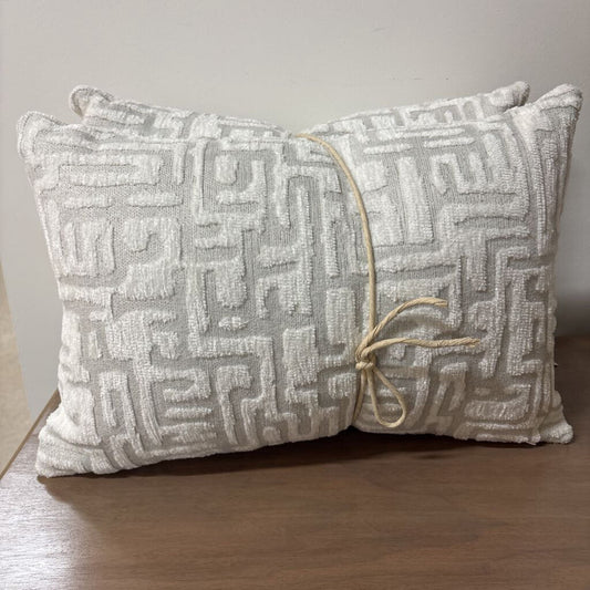 MAZE WHITE 14" X 20" POLYFILL INSERT, PRICE FOR 2