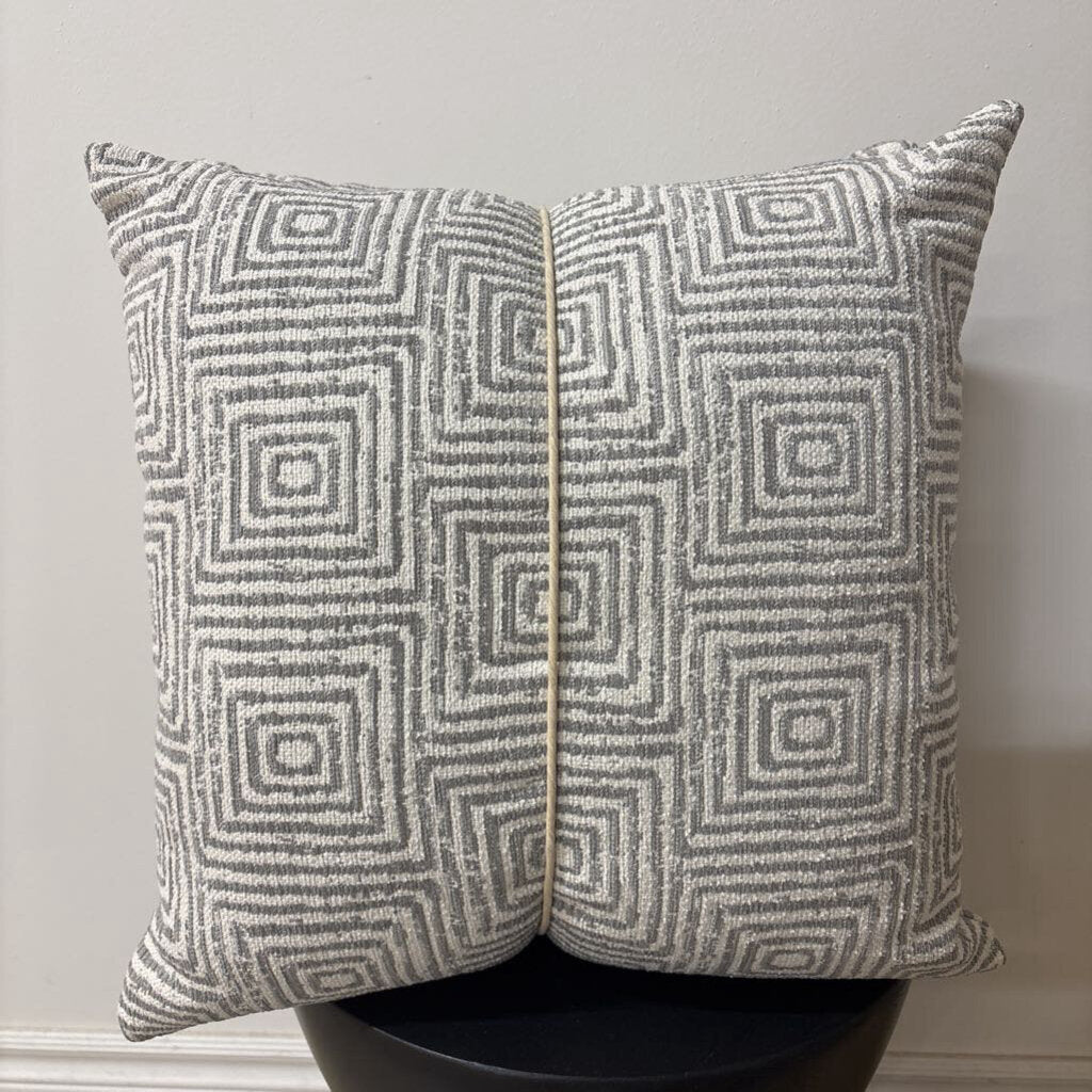 TARGET GREY 20" X 20" POLYFILL INSERT, PRICE FOR 2