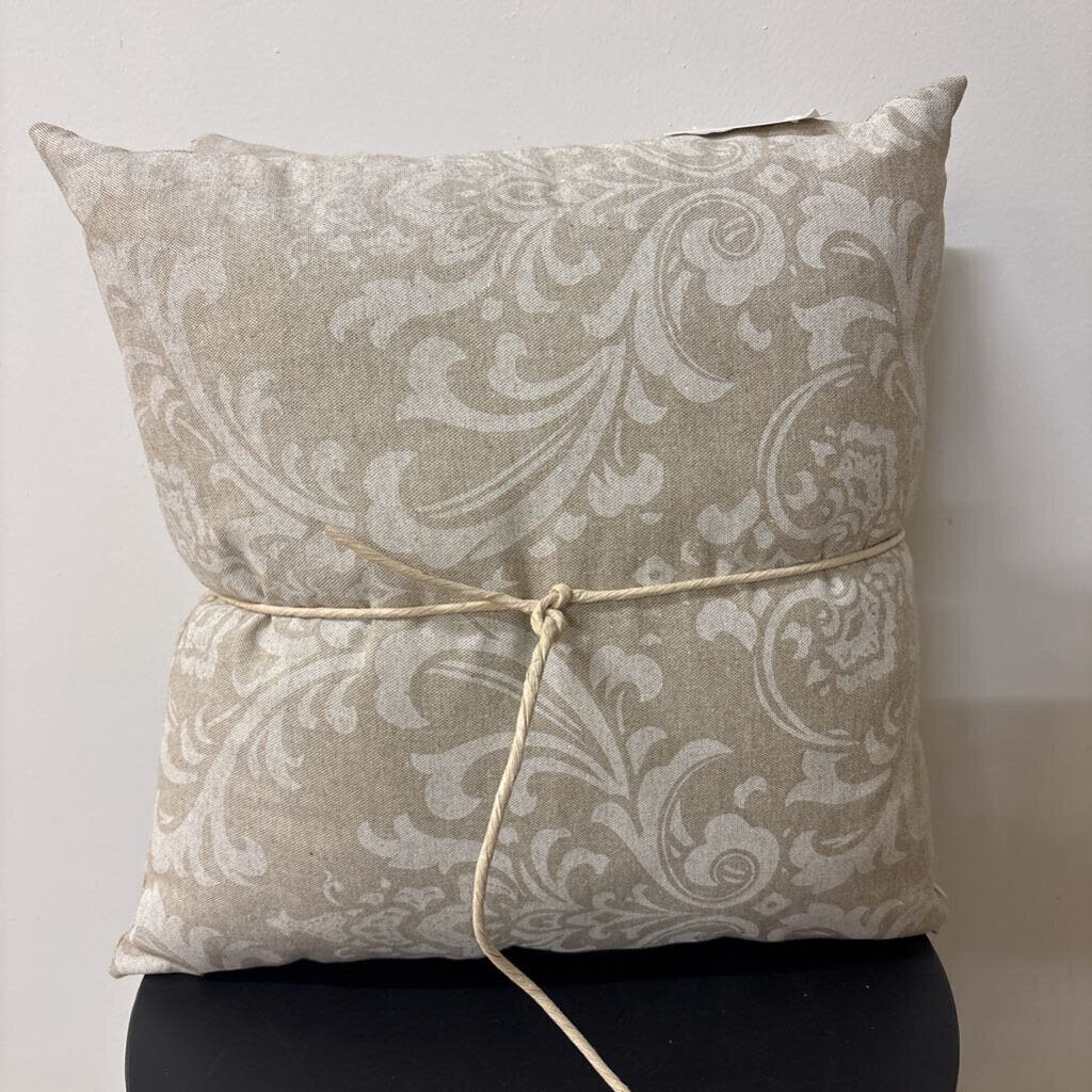 RETRO CREAM 18" X 18" POLYFILL INSERT, PRICE FOR 2