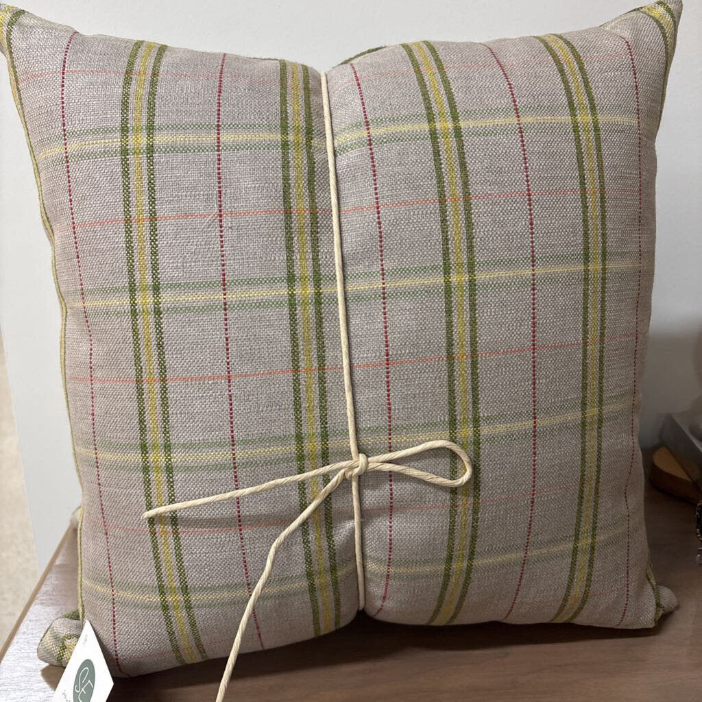 HIGHLAND HEATHER 22" X 22" POLYFILL INSERT, PRICE FOR 2
