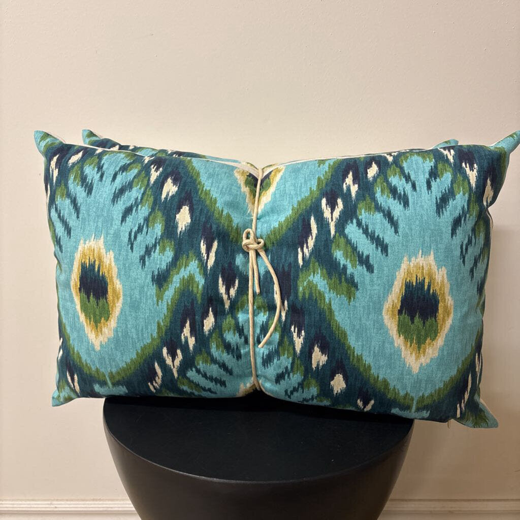 HYPNOSIS GREEN 16" X 24" POLYFILL INSERT, PRICE FOR 2