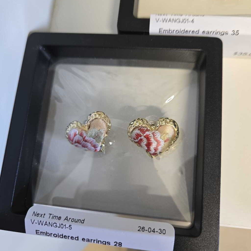 Embroidered earrings 28