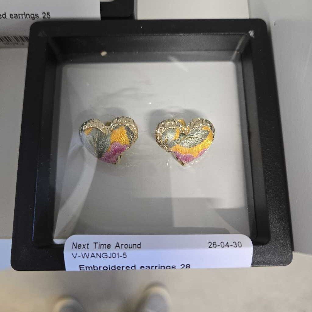 Embroidered earrings 28