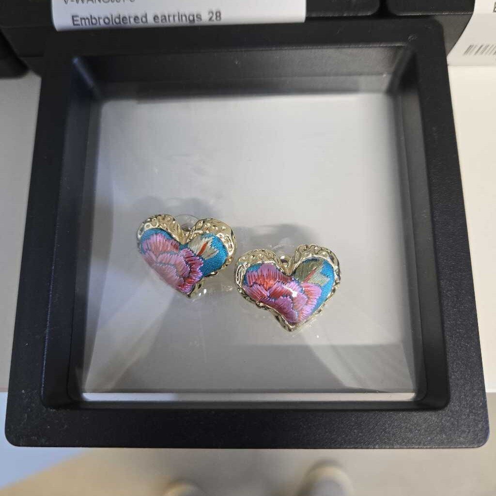 Embroidered earrings 28