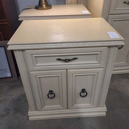 WHITE OAK NIGHTSTAND
