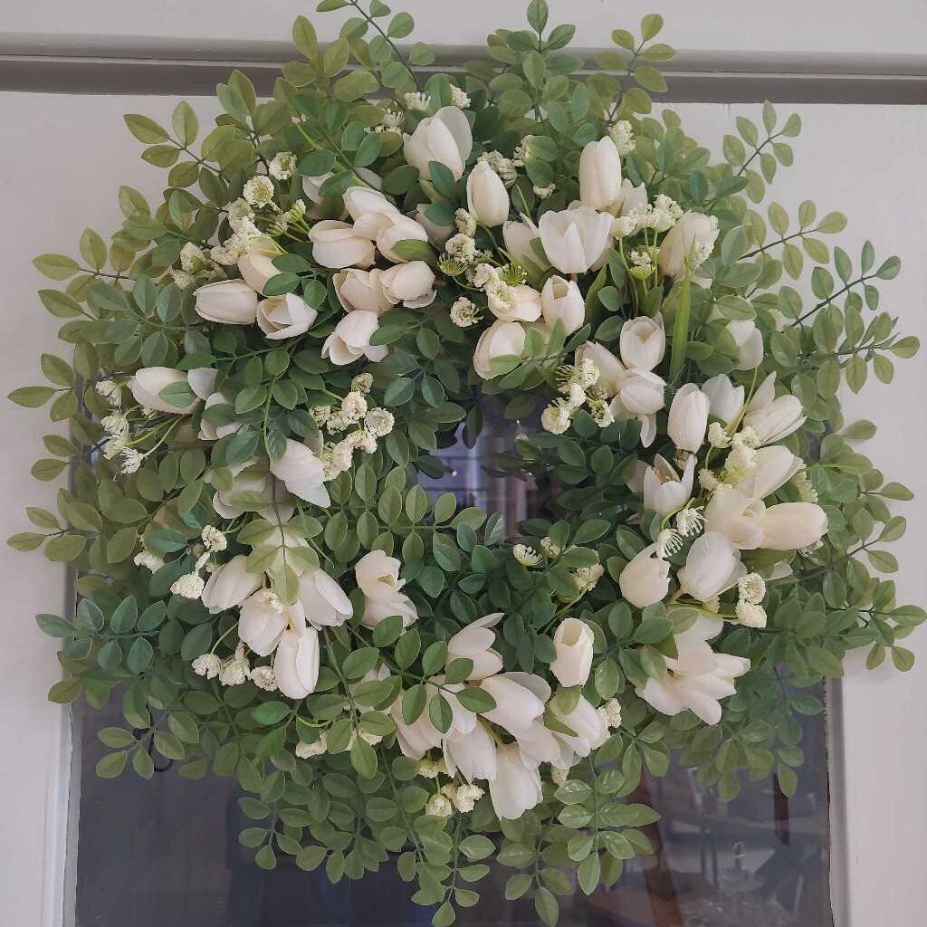 22" WHITE TULIP WREATH