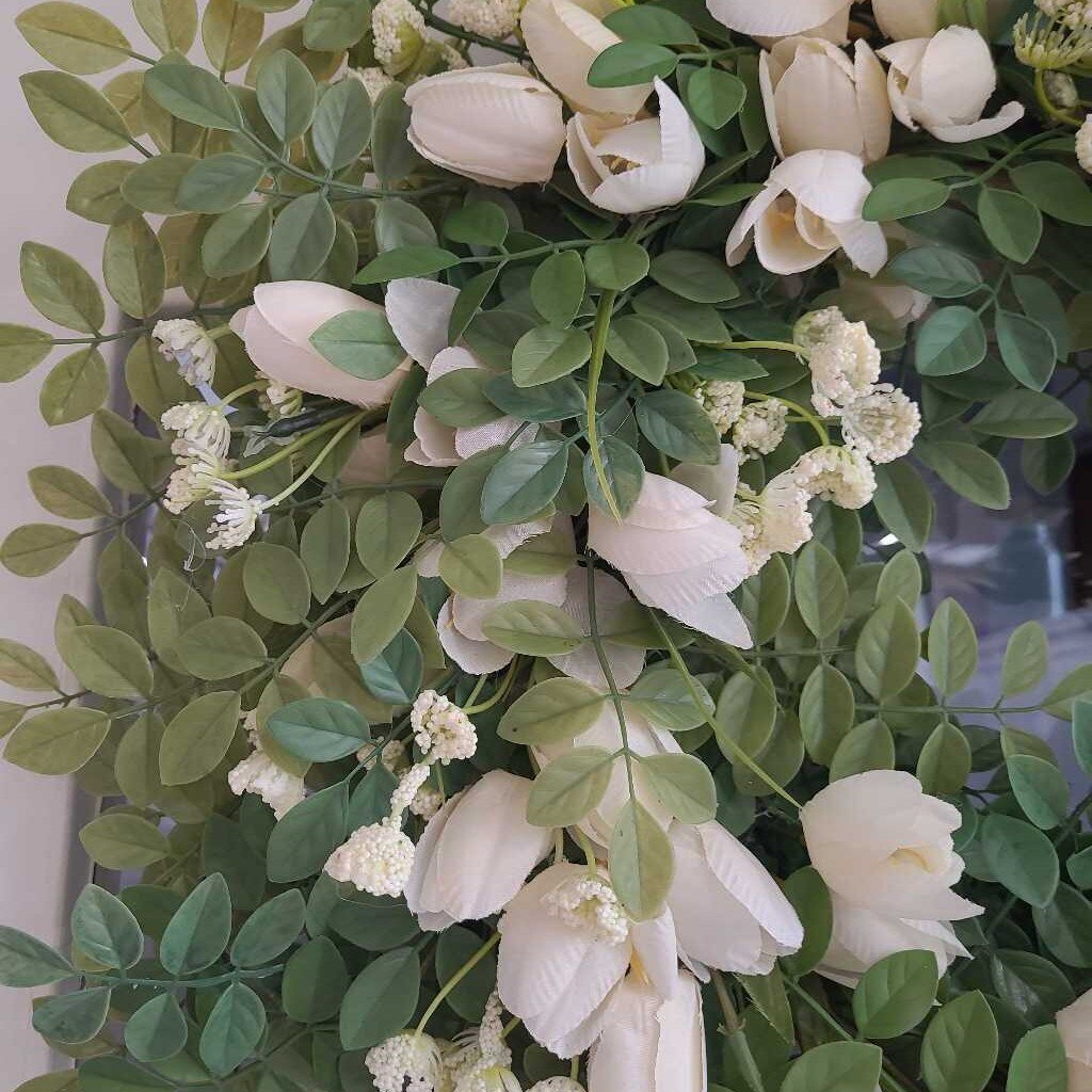 22" WHITE TULIP WREATH