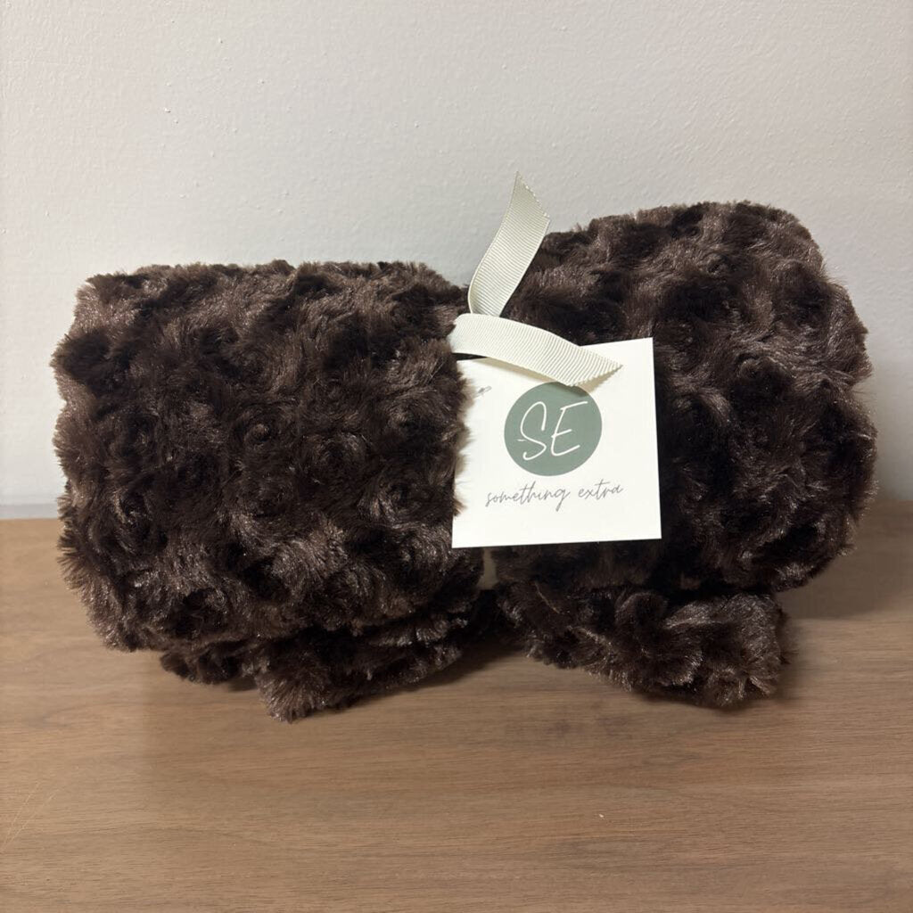 CABBAGE ROSE BABY BLANKET IN TEDDY BEAR BROWN 30"X 40"