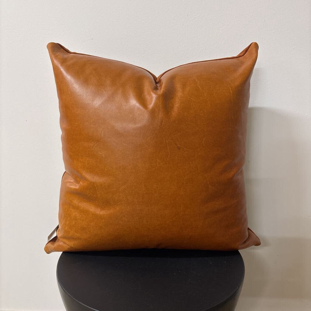 TANNER LEATHER - CAMEL 22"X 22" FEATHER INSERT, PRICE FOR 1