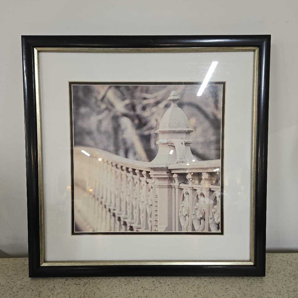 WHITE FENCE PRINT
