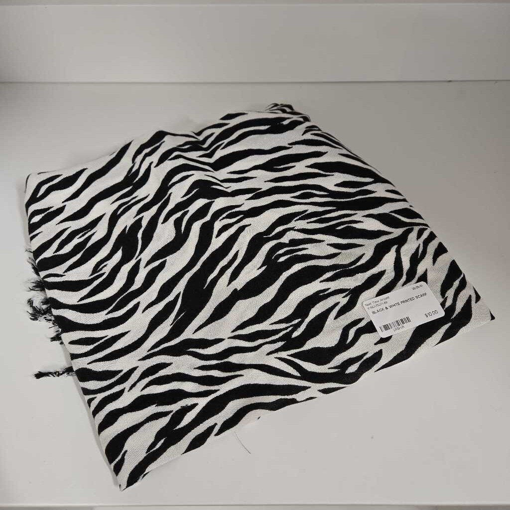BLACK & WHITE PRINTED SCARF
