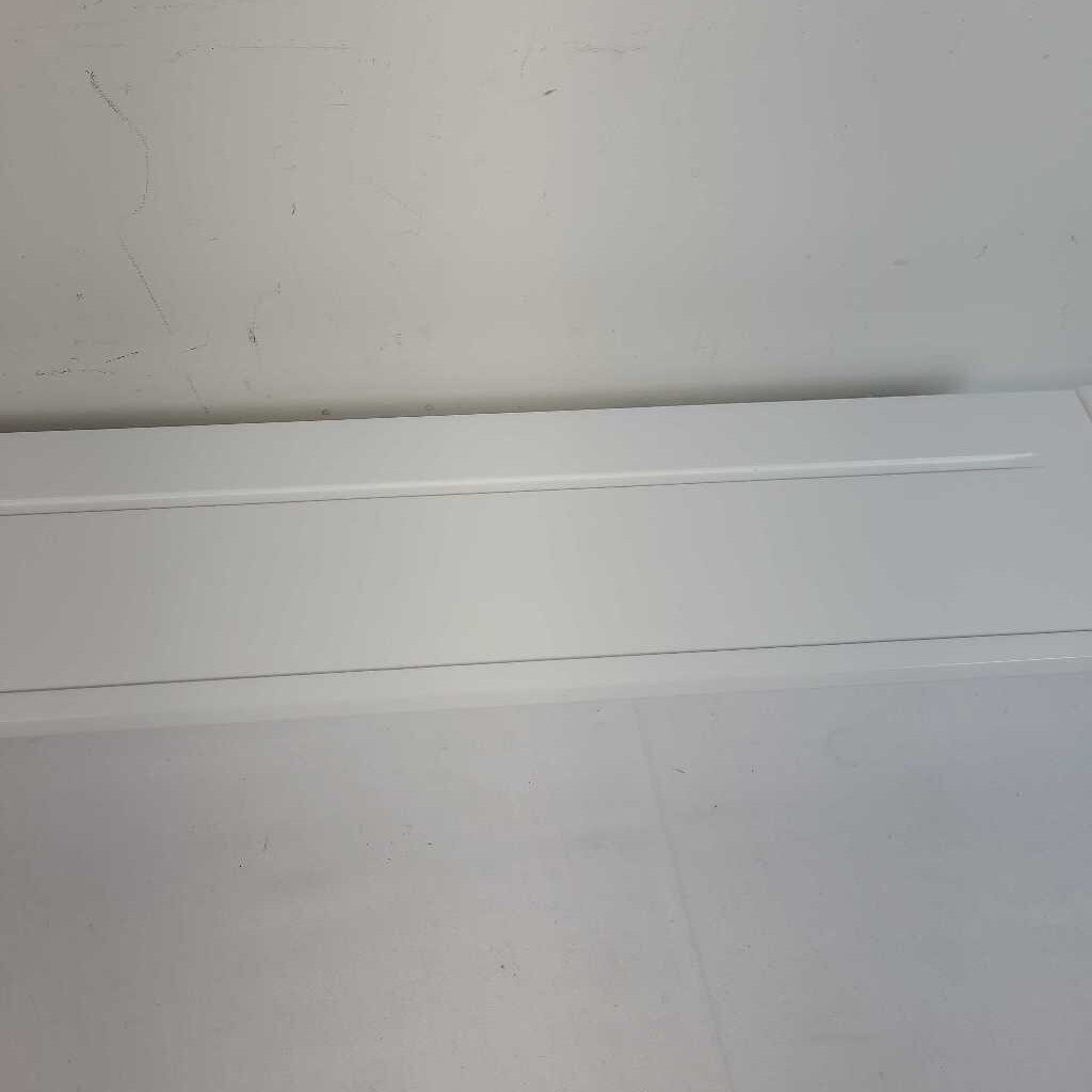 WHITE FLOATING SHELF