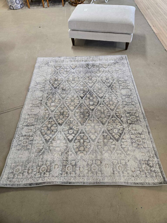 5'3"x7' GREY AREA RUG