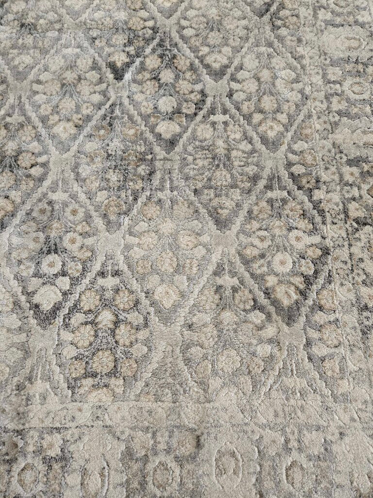 5'3"x7' GREY AREA RUG