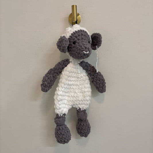 Knotted lovey