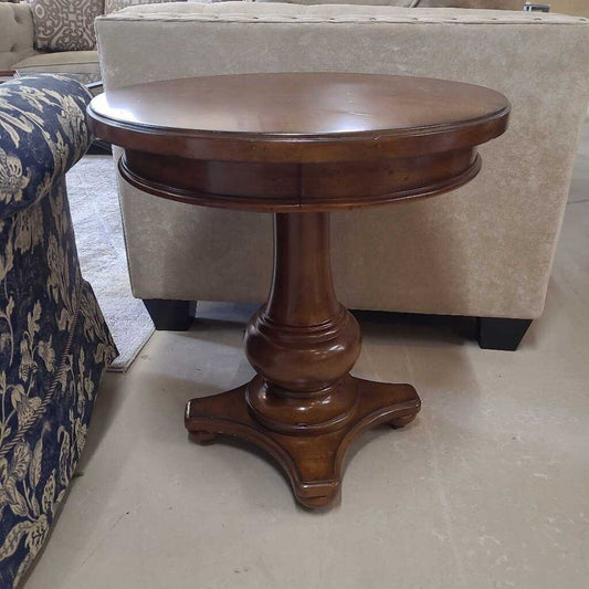 HOOKER TYNECASTLE ROUND SIDE TABLE