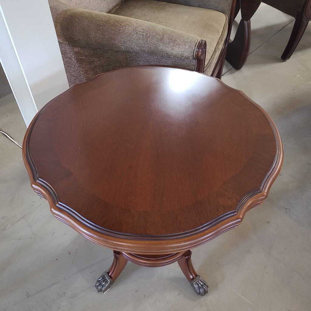 THESEIRA FURNITURE SIDE TABLE