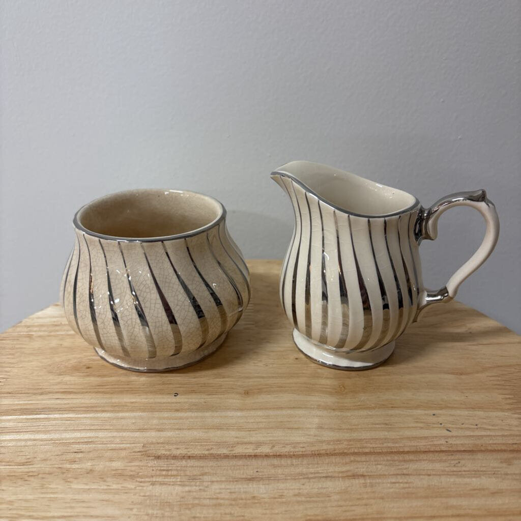 Vintage Sadler Cream and Sugar Set (2pc)