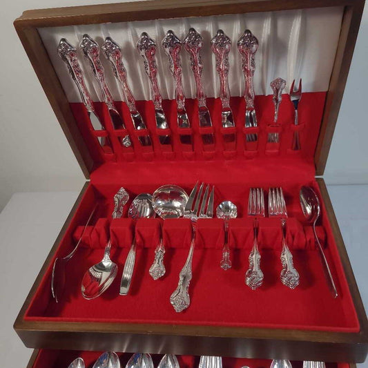 1847 ROGERS BROS. "ORLEANS"SILVERWARE IN CHEST