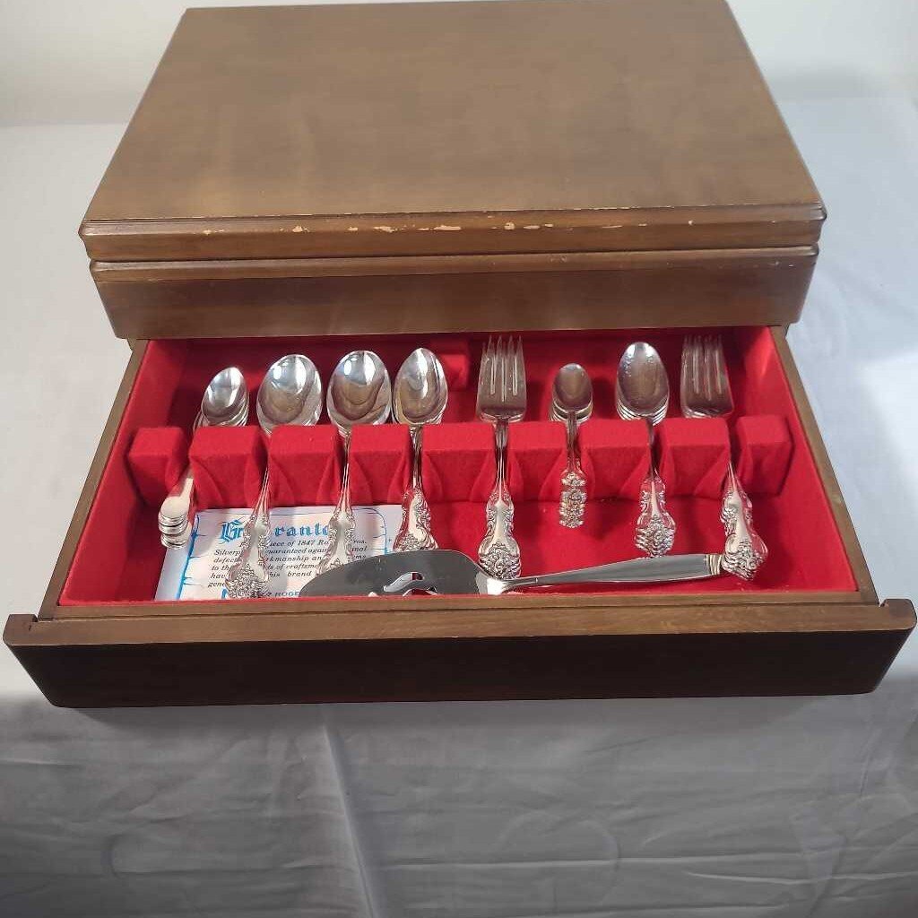 1847 ROGERS BROS. "ORLEANS"SILVERWARE IN CHEST