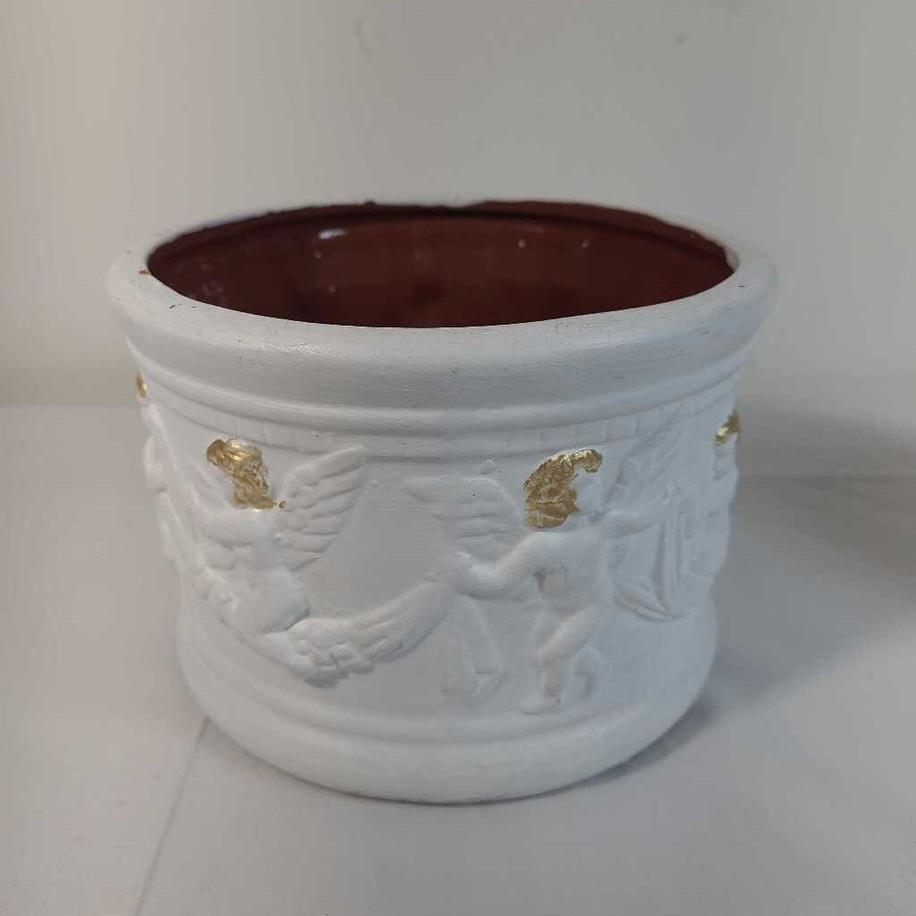 WHITE PLANTER W/ CHARUBS