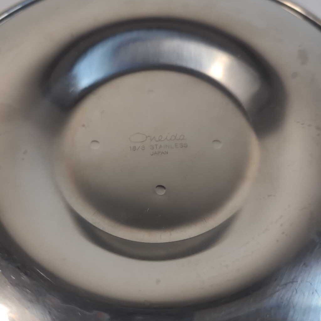 ONEIDA STAINLESS GRAVY BOAT W/ ATTACHED DRIP PLATE