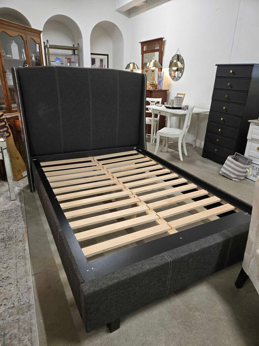 UPHOLSTERED DOUBLE BED