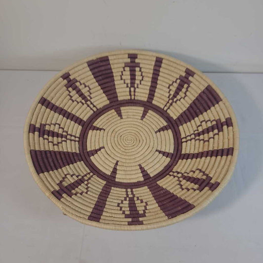 NATIVE AMERICAN HAND WOVEN ART BASKET
