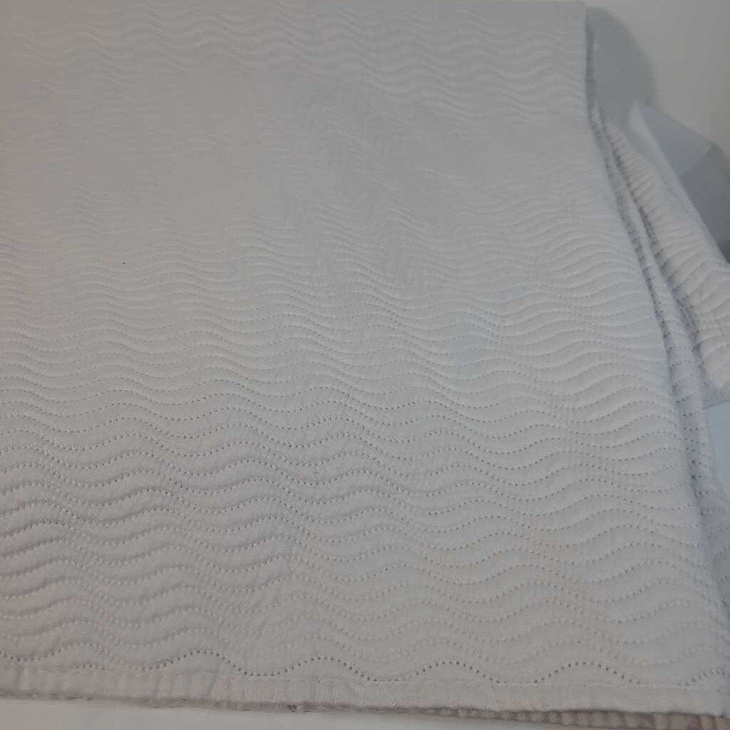 GREY COVERLET