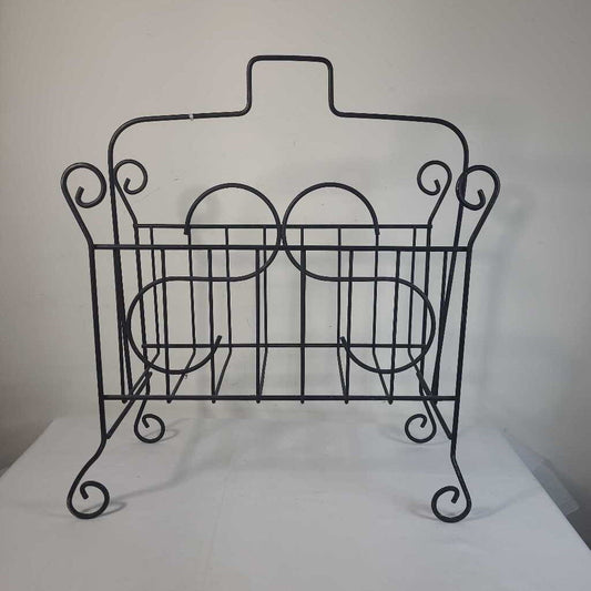 BLACK METAL MAGAZINE HOLDER