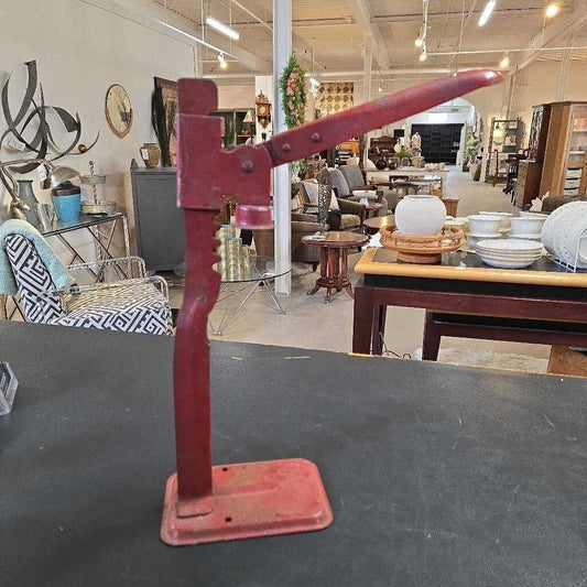 RED METAL BOTTLE CAPPER