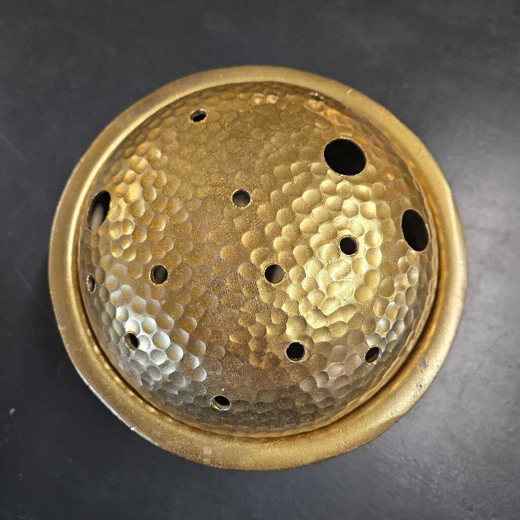 HAMMERED GOLD FLOWER FROG