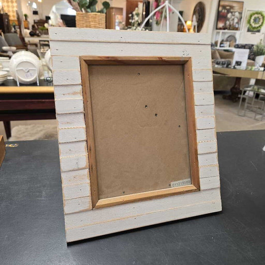 DISTRESSED PICTURE FRAME