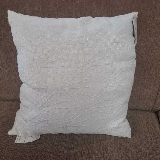 WHITE TEXTURED PILLOW