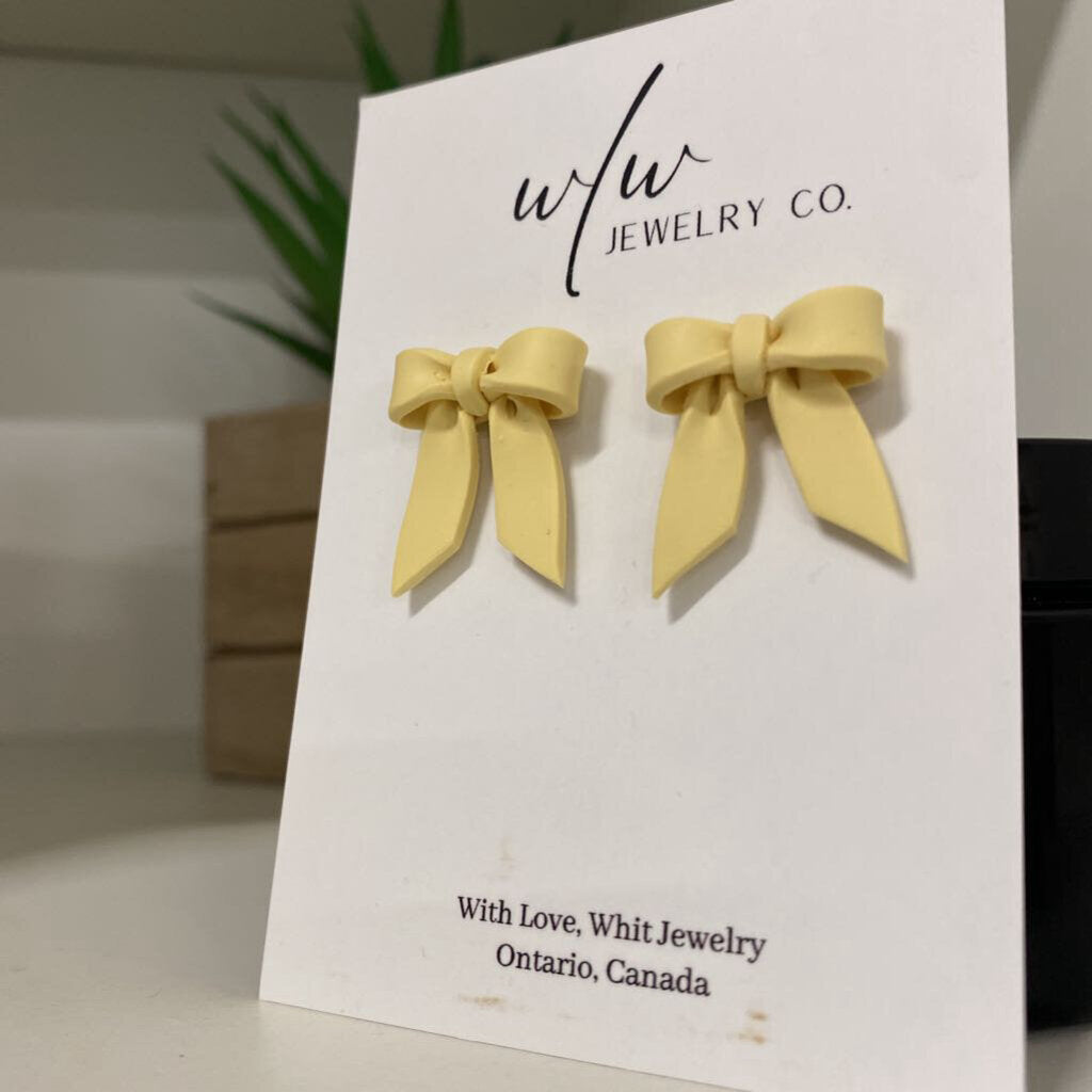 BUTTER BOW STUDS