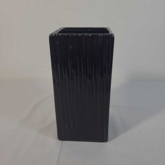 SQ BLACK CERAMIC VASE