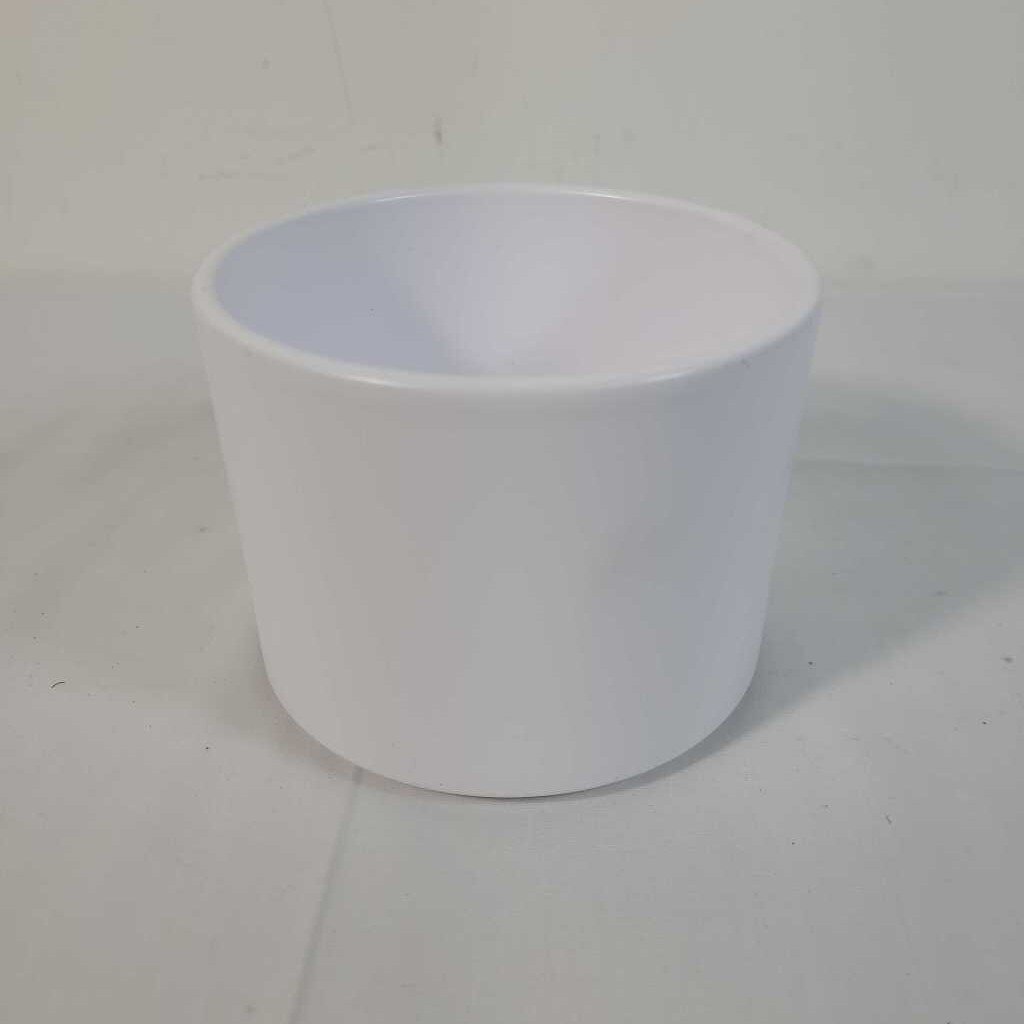WHITE CERAMIC POT