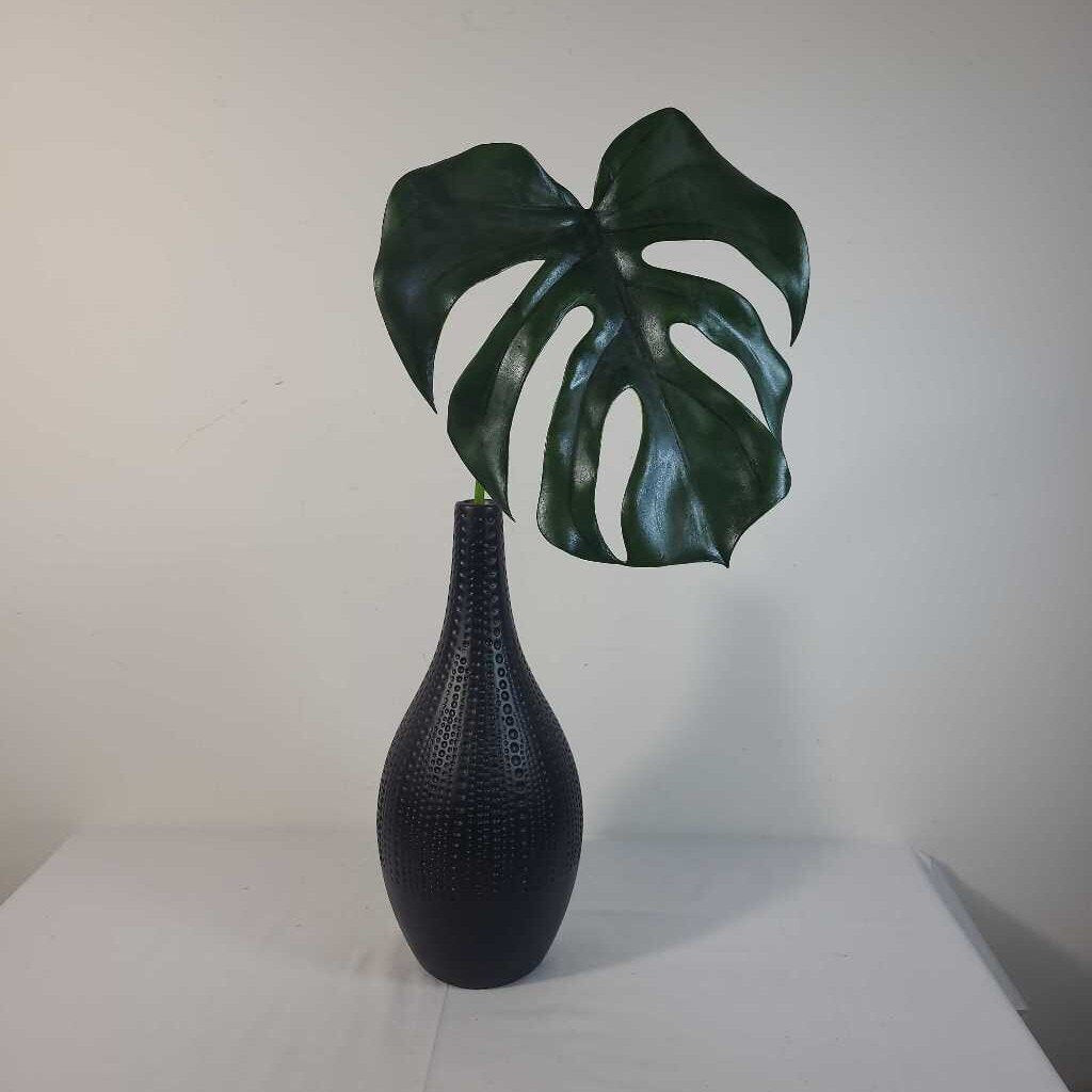 BLACK DIMPLE VASE W/ LEAF