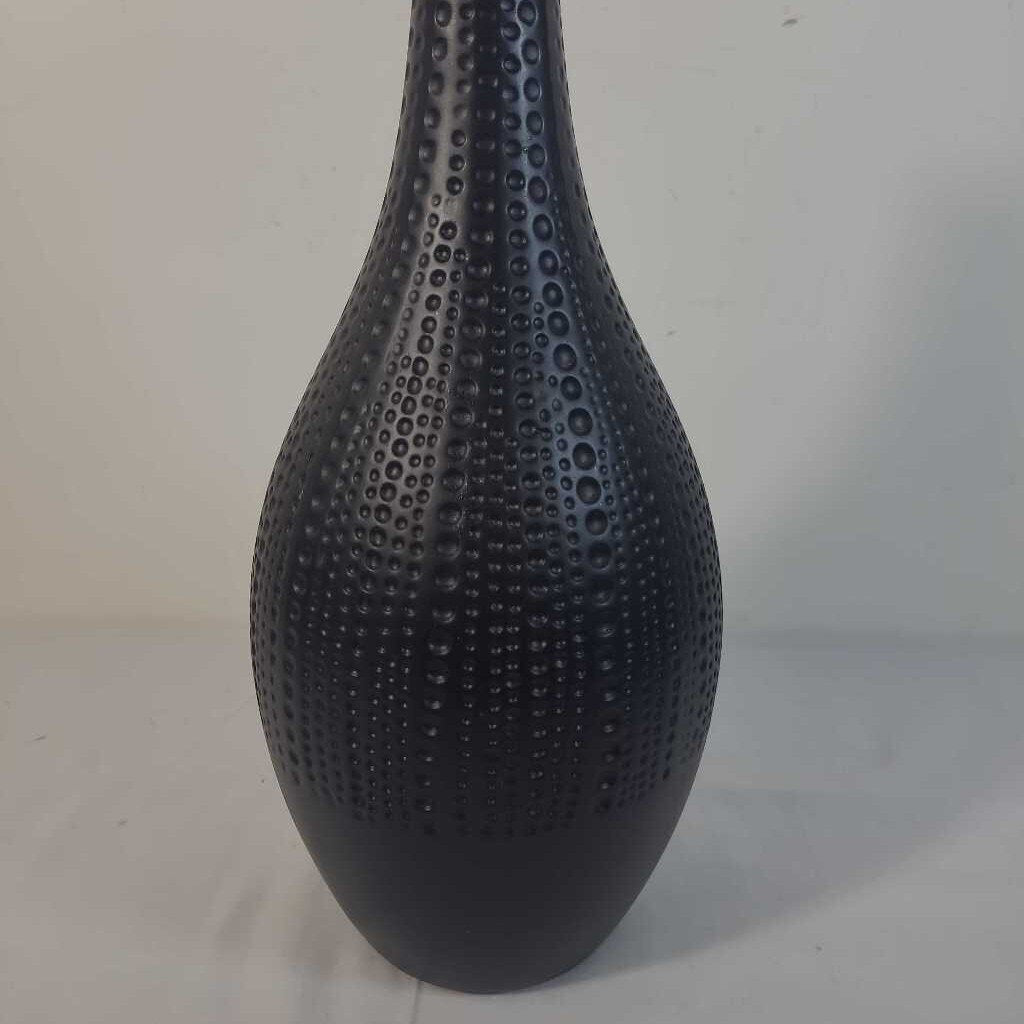 BLACK DIMPLE VASE W/ LEAF