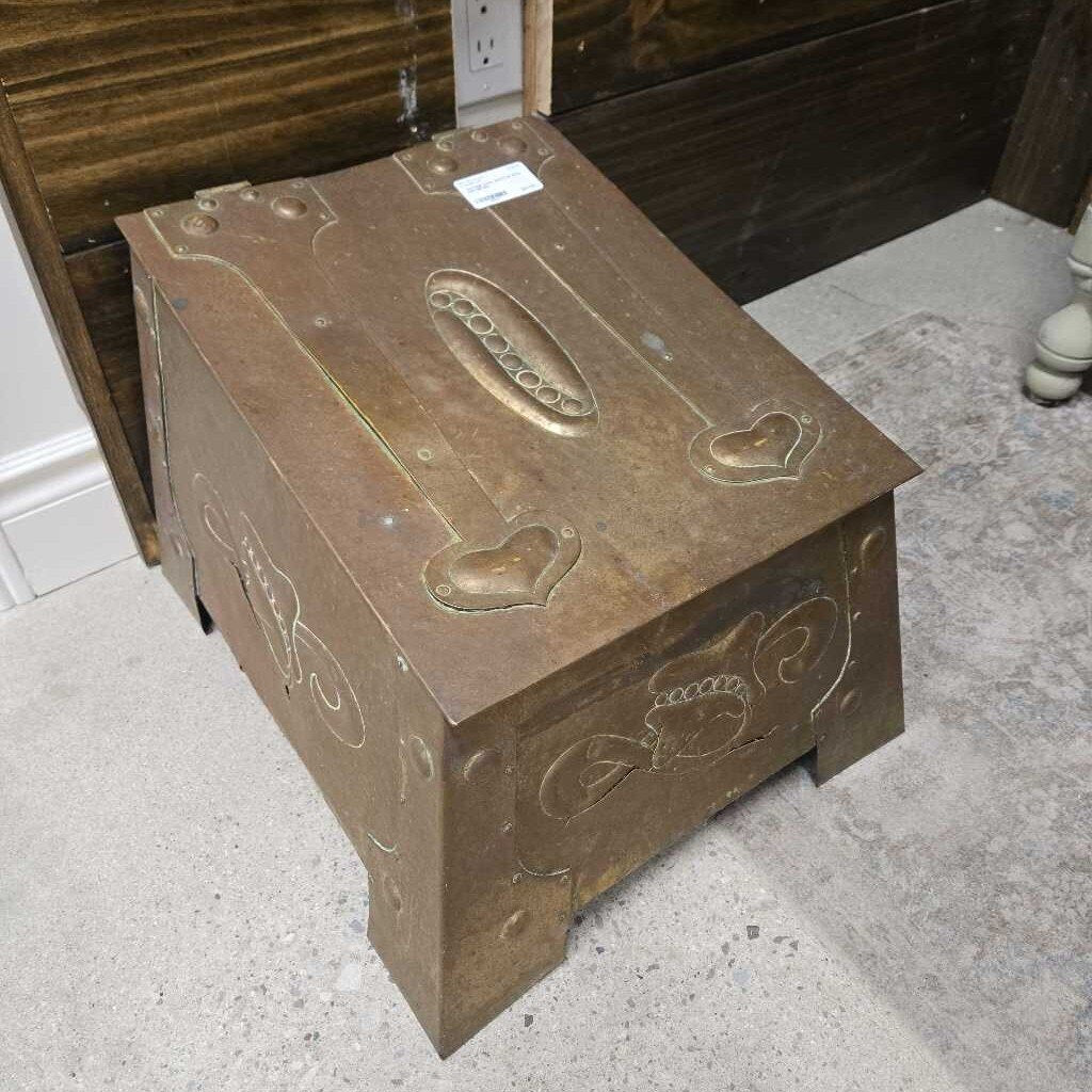 VINTAGE COAL SHUTTLE WITH ASH BRUSH