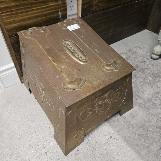 VINTAGE COAL SHUTTLE WITH ASH BRUSH