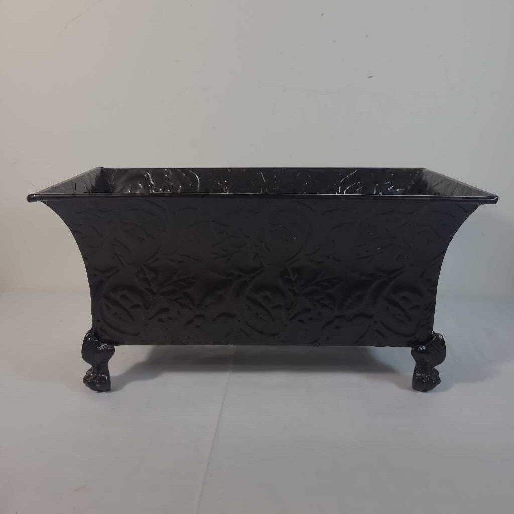 TIN PLANTER W/ FEET