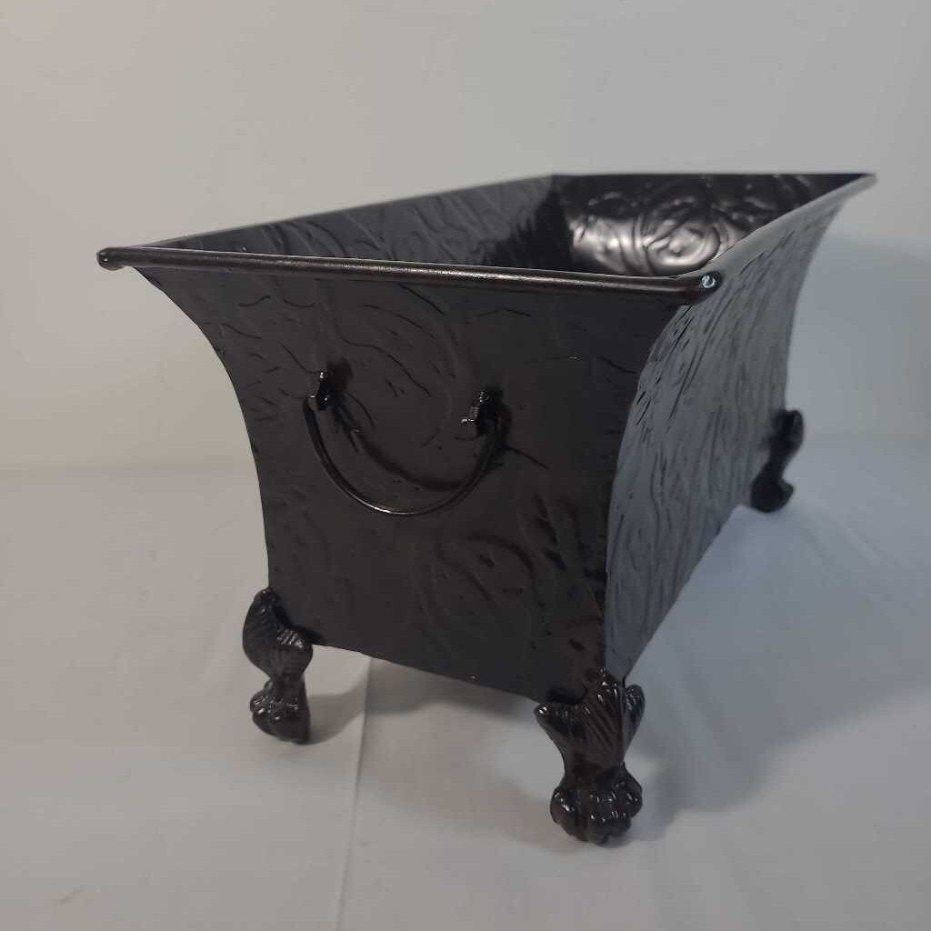 TIN PLANTER W/ FEET