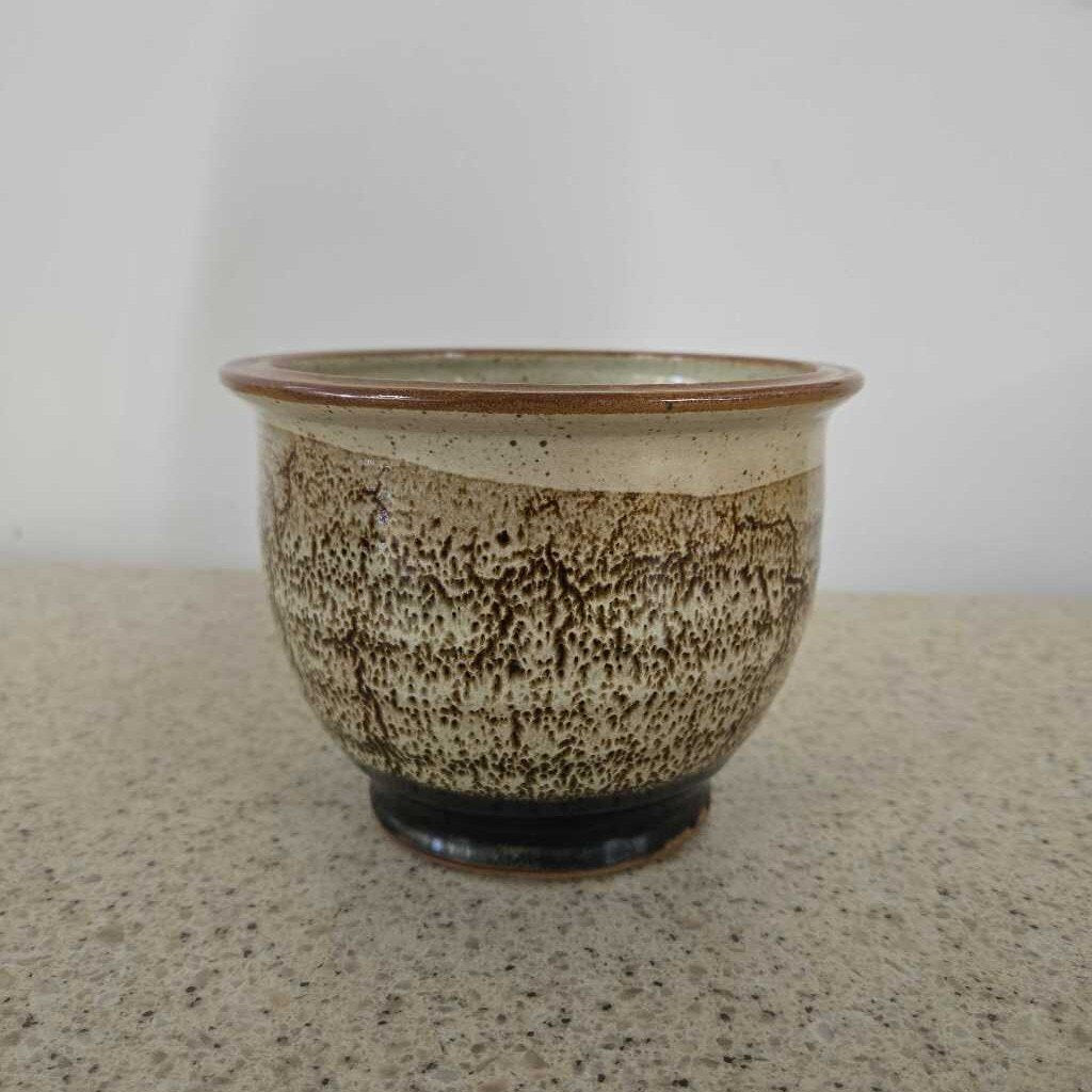 BROWN SPECKLED POT