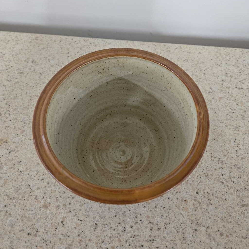 BROWN SPECKLED POT