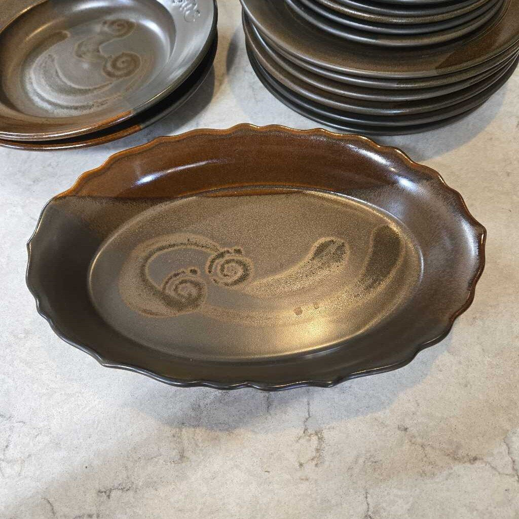 SCALLOPED OVAL POTTERY SERVING DISH