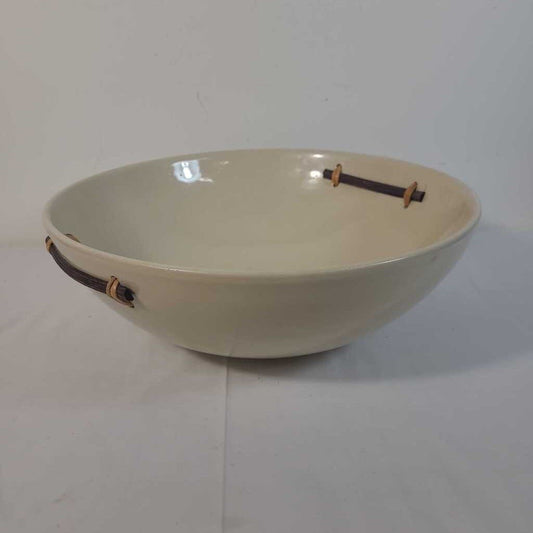 BEIGE CERAMIC BOWL W/ WOOD HANDLES
