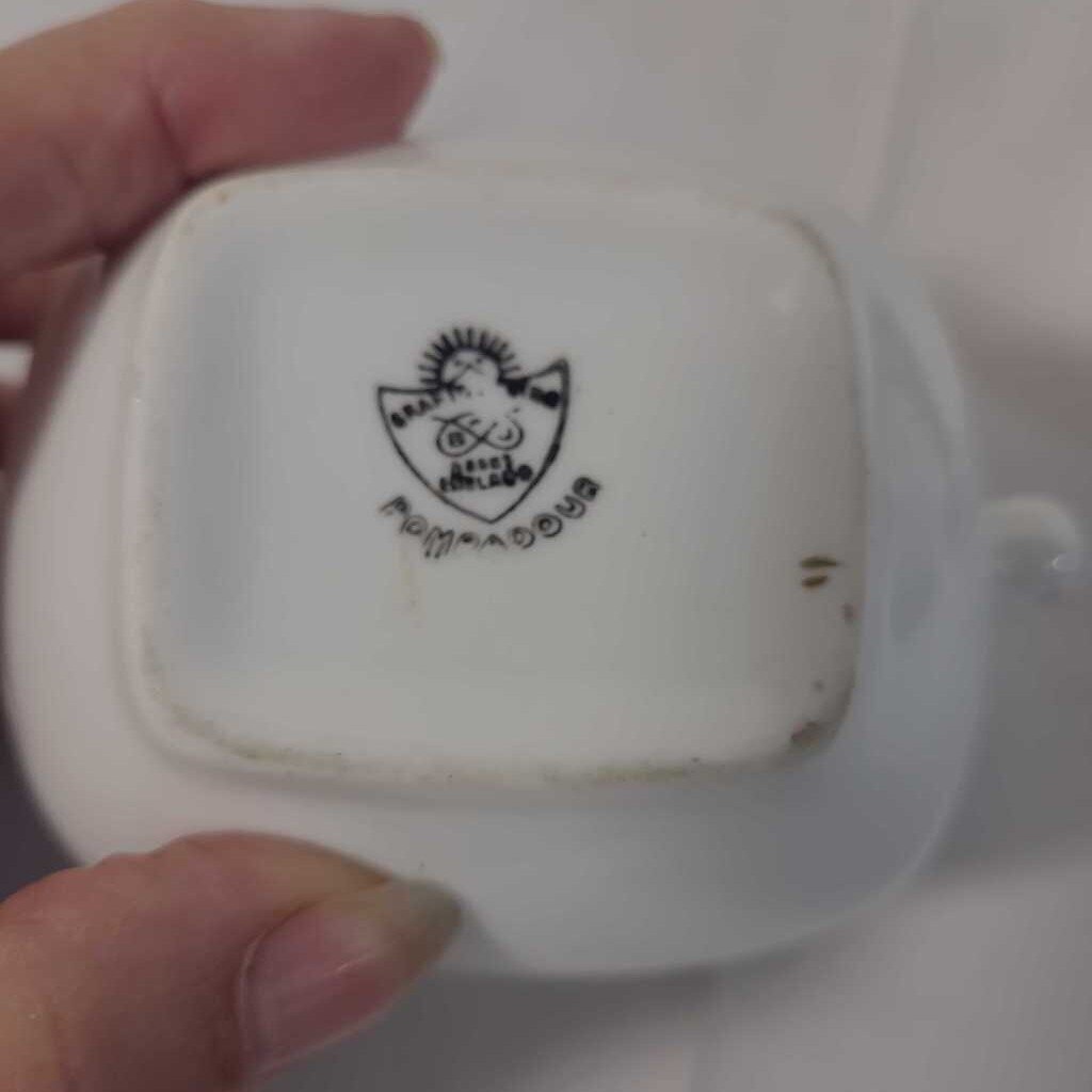 VTG ROYAL GRAFTON CHINA CR & SUGAR SET