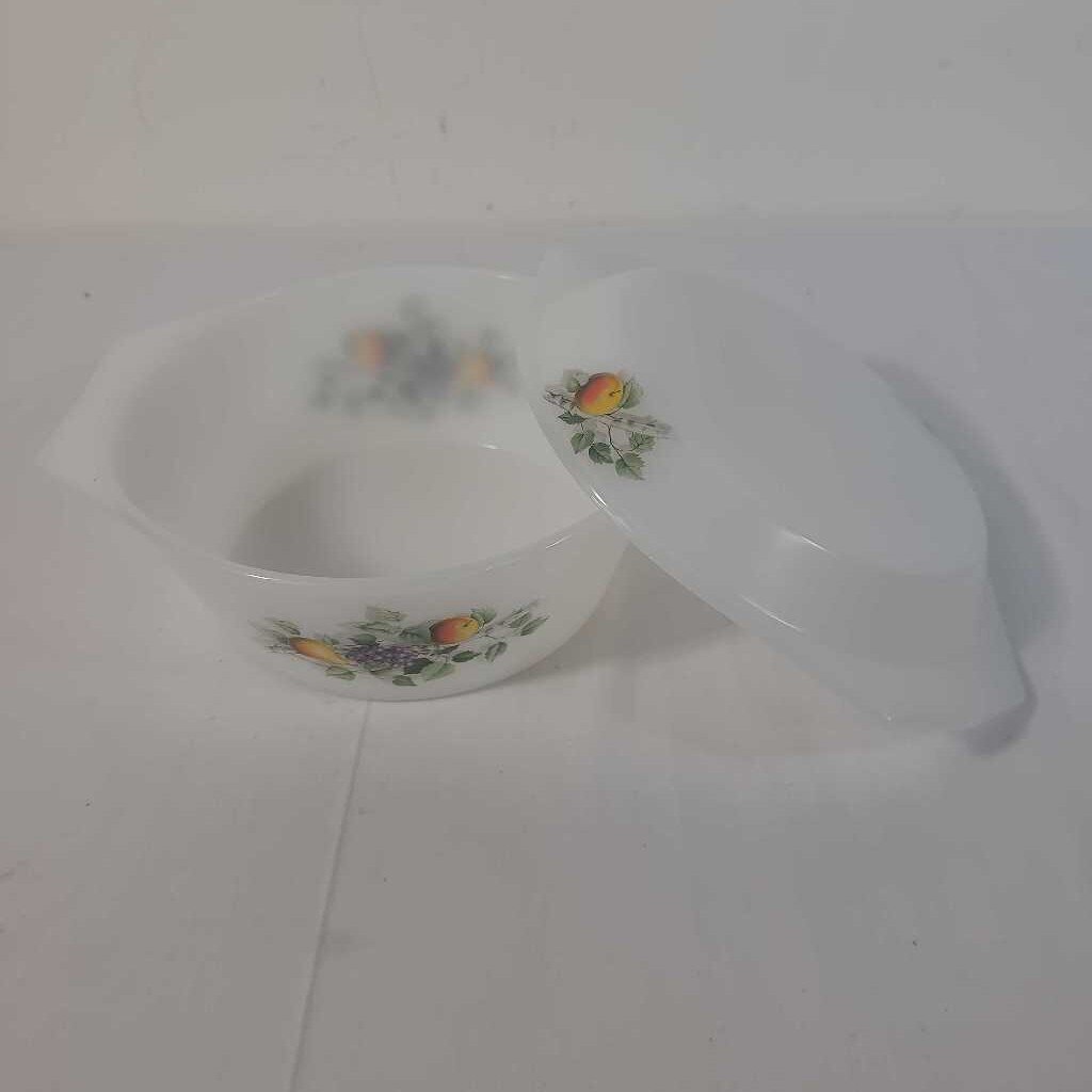 VTG ARCOPAL MILK GLASS CASSEROLE DISH " FRUITS DE FRANCE"
