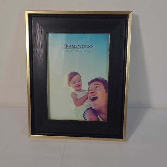 LG GOLD & BLACK PICTURE FRAME